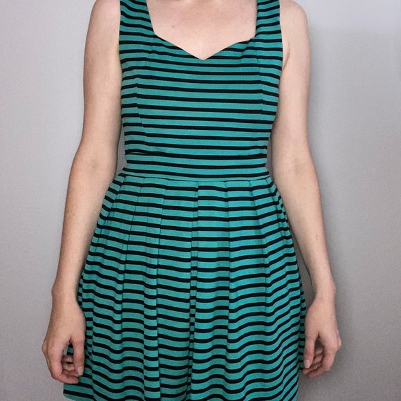 Chicabooti Green and Black Striped Dress - Picture 4 of 4